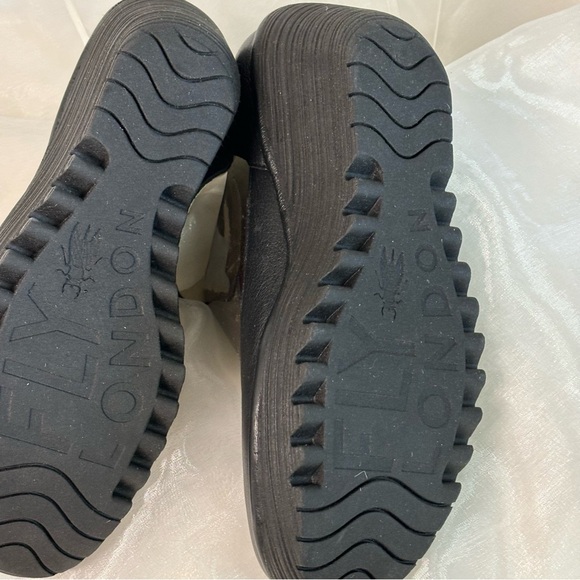 FLY LONDON Women’s Mary Jane Wedge Shoe! Made in Portugal 39 8 81/2
BAWO543FLY - Picture 8 of 13